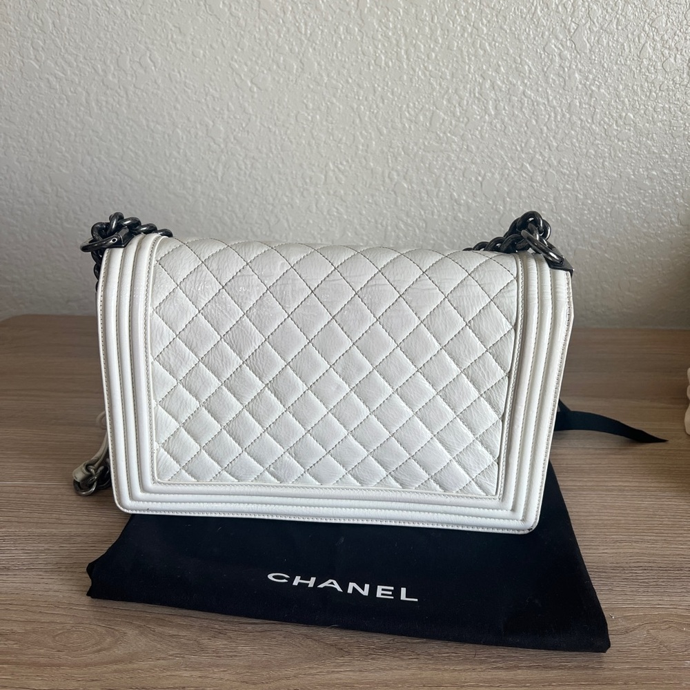 Chanel Boy Bag Quilted White w/ gun metal hardware - Picture 3 of 6